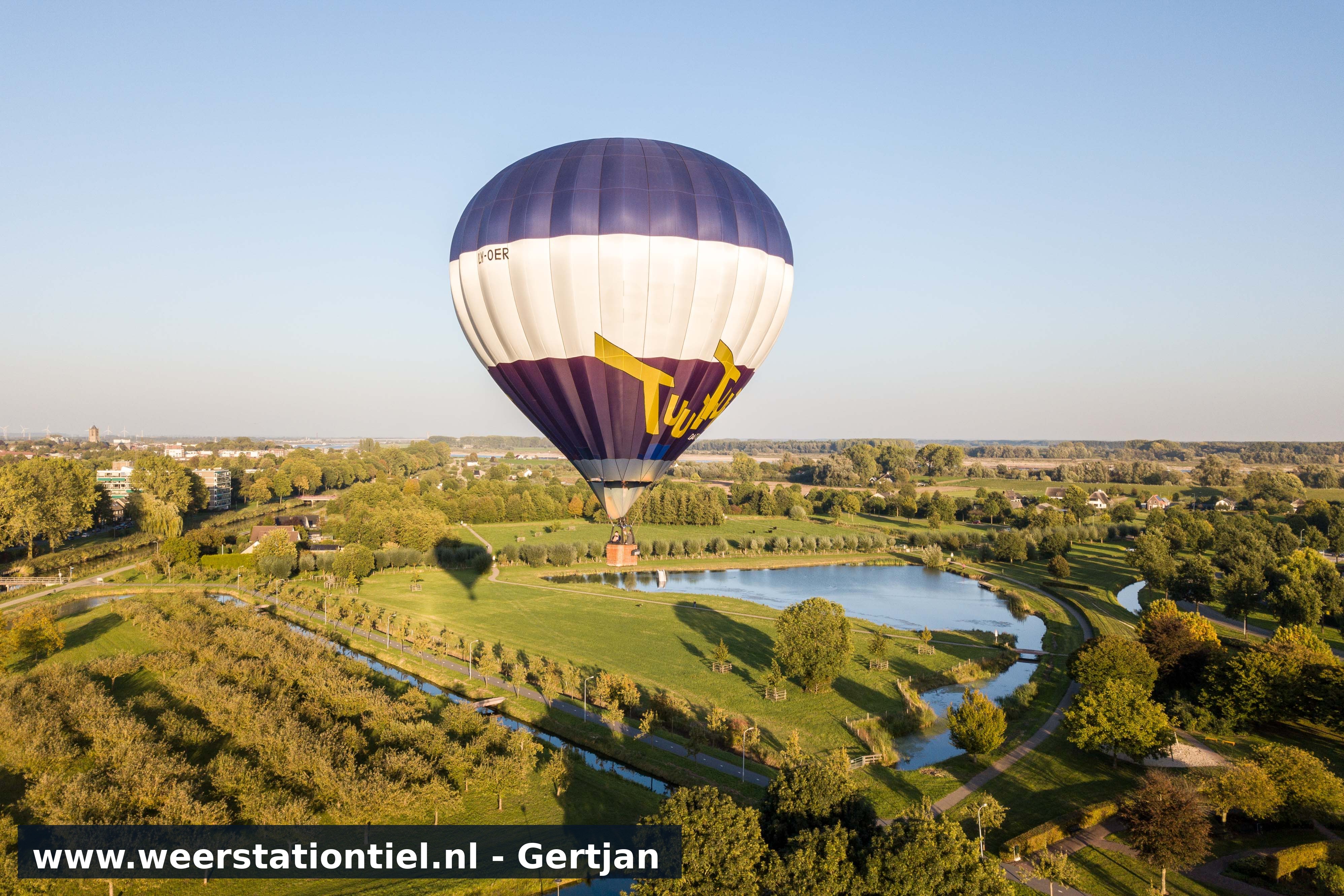 De luchtballon vertrekt vanuit het Tielse naar een nog onbekende bestemming